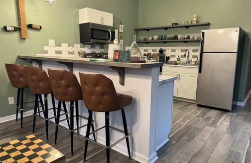 New Albany Casa | Charming 1920’s shotgun in southern Indiana, minutes from downtown Louisville