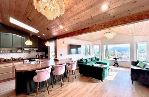 Eagle Rock Casa | Charming 1923 2-bedroom 2-bath home with WiFi and AC in Los Angeles
