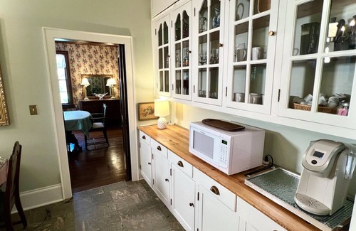 Steele Creek Casa | Charming 1930's English cottage with historic ambiance on three private acres