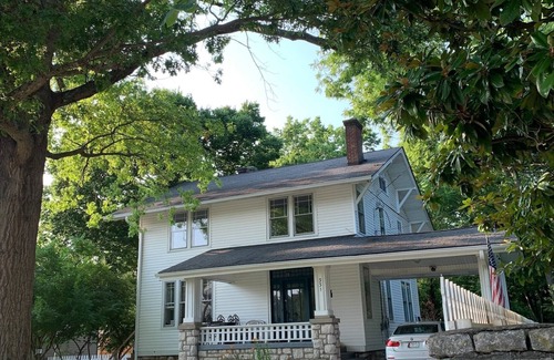 Versailles Casa | Charming 1930s home in the heart of horse country
