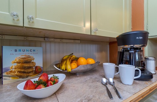 Walla Walla East Cabaña | Charming 1936 cottage in Walla Walla wine country.
