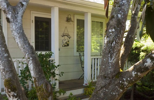 Central Oregon Casa | Charming 1940's garden cottage, convenient to UofO, Hospitals and downtown