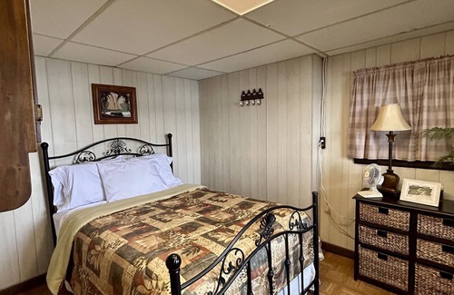 Trumansburg Cabaña | Charming 1940’s seasonal cottage on Cayuga Lake.