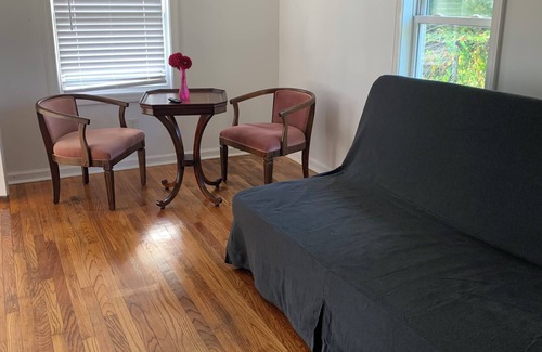 Cheshire Apartamento | Charming 1bd 2-level apartment with great views and WiFi, No cleaning fee.
