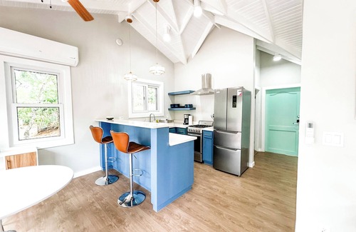 Mud Hole Cabaña | Charming 1BD/1BA Cottage with View of Man O' War Harbor, A/C and WiFi