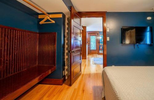 Broadway Cama Y Desayuno | Charming 1bd Suite in Capitol Hill - Foxglove Inn