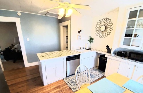 West Carrollton Casa | Triplex con Encanto en la planta superior, 1 habitación, 1 baño