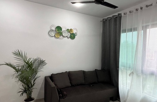 Thane West Apartamento | Charming 1BHK apartment in welcoming Thane with AC