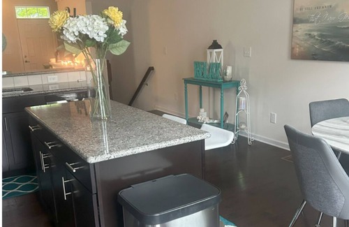 Huntersville Casa | Charming 1BR/1BA Retreat in the Heart of Huntersville – Walk to Downtown!