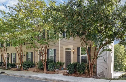 Huntersville Casa | Charming 1BR/1BA Retreat in the Heart of Huntersville – Walk to Downtown!