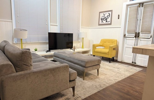 Albany Apartamento | Charming 1BR by Washington Park & Lark St | Kitchen Smart TV Wi-Fi Free Parking Walkable