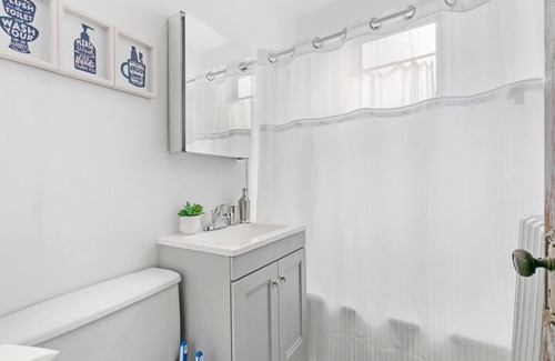 North Center Apartamento | Charming 1BR Apt in North Center Near Shops
