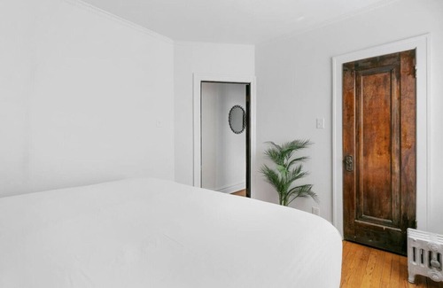 North Center Apartamento | Charming 1BR Apt in North Center Near Shops