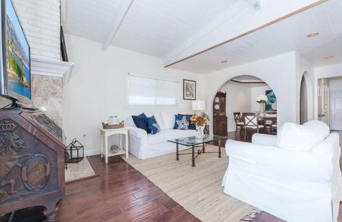 West Newport Casa | Charming 1Br Beach Cottage W Large Patio One Block To Sand By Beachview Rentals