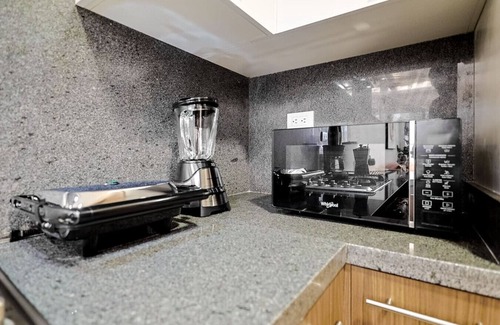 Evaristo Morales Apartamento | Beautiful and Cozy 1BR Centric Condo, Full AC, King Bed, Pool.