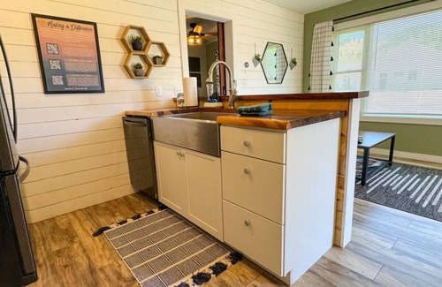 Spearfish Apartamento | Charming 1BR Downtown APT | Newly Remodeled | Walk to Restaurants, Shops & Parks!