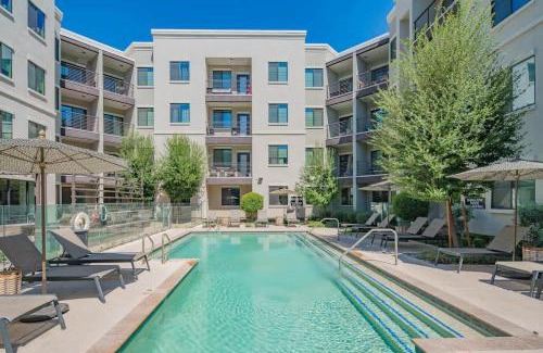 Orange Heights Apartamento | Charming 1BR in Uptown Biltmore Gym Pool Parking