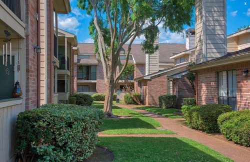 Barker Apartamento | Charming 1BR Oasis | Private Patio & Resort Pool