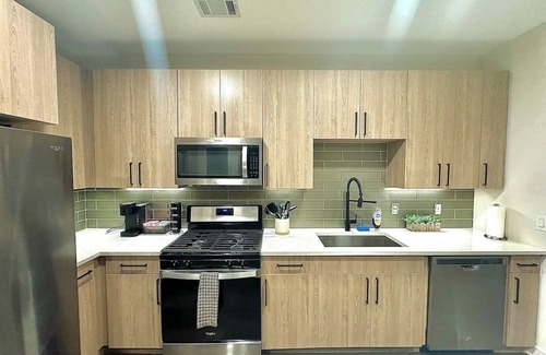 Reynoldstown Apartamento | Charming - 1BR - Pool - BBQ Grill - Outdoor Dining Area