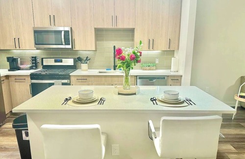Reynoldstown Apartamento | Charming - 1BR - Pool - BBQ Grill - Outdoor Dining Area