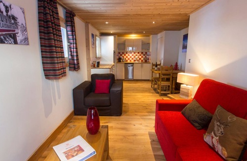 Val-d'Isere Apartamento | Charming 1BR Renovated Apartment · Ski-In/Ski-Out Access · Close to Laisinant Express Lift
