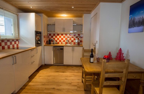 Val-d'Isere Apartamento | Charming 1BR Renovated Apartment · Ski-In/Ski-Out Access · Close to Laisinant Express Lift
