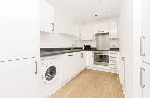 Ferndale Apartamento | Charming 1BR w/balcony & stunning views in Brixton