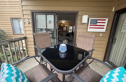 Elizabethtown Condominio | Charming, 1st floor, 2-bedroom condo in pleasant White Lake with WiFi, AC