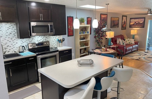 Satellite Beach Casa | Charming 2/2/2 townhome, 5 mins walk to the beach in Satellite Beach
