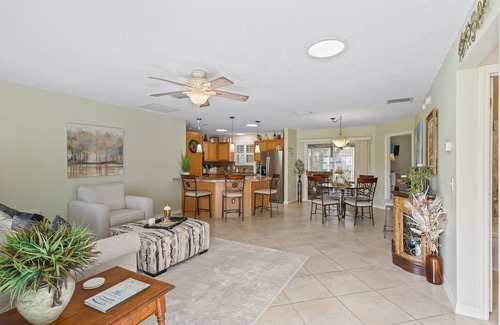 Liberty Park Cabaña | Charming 2/2 Cottage in Liberty Park – Golf Cart Included!