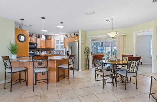 Liberty Park Cabaña | Charming 2/2 Cottage in Liberty Park – Golf Cart Included!