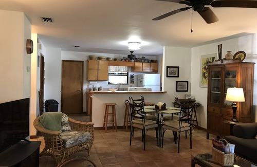 St. Augustine Beach Cabaña | VERANO EN LA PLAYA !! 2 BLOQUES CORTOS A ST. AUGUSTINE BEACH / PET FRIENDLY / WI FI