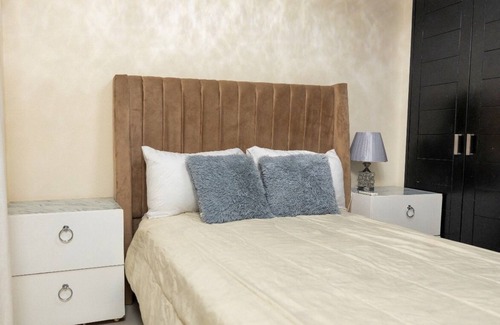 Prado Oriental Casa | Charming 2-bedroom building in Tranquil Santo Domingo Este with AC