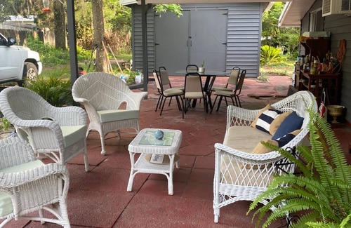 Bushnell Cabaña | Charming 2-b/r country cottage-central Florida WiFi, AC, BBQ home away from home
