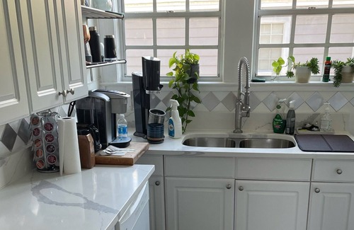 SoHo Condominio | Charming 2 Bd/1 BA Top unit in the heart of, brick paved Palma Ceia.