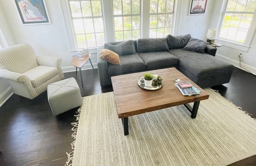SoHo Condominio | Charming 2 Bd/1 BA Top unit in the heart of, brick paved Palma Ceia.