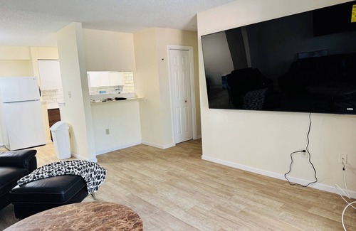 Merritt Island Condominio | Charming 2-bd, 2--bath condo in gated community, min 3 month stay