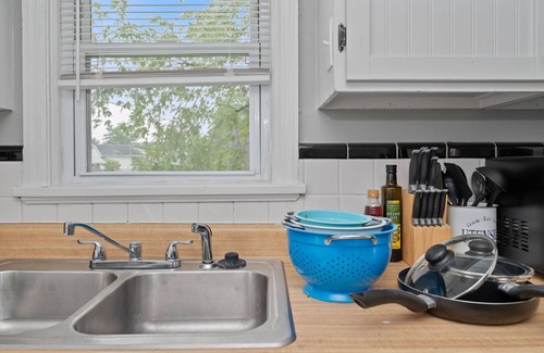 Deer Park Apartamento | Charming 2-bd Apt in delightful Deer Park, OH with AC & strong WI-Fi