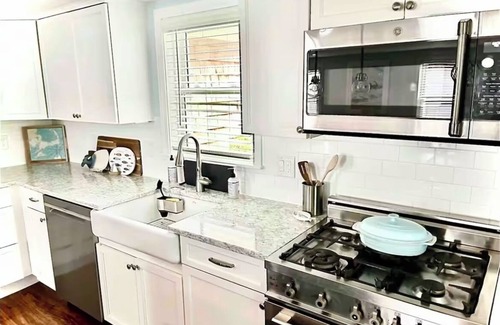 Falmouth Casa | Charming 2-bd Home Steps to Falmouth Heights Beach w/ Fab Fenced Patio & Yard