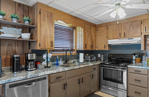 Olivia Apartamento | Charming 2-bdr 1 bth lakeview, quiet, private apartment golf retreat in Sanford