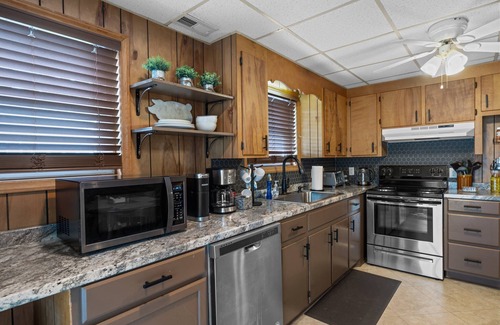Olivia Apartamento | Charming 2-bdr 1 bth lakeview, quiet, private apartment golf retreat in Sanford
