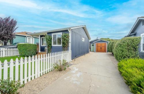 Seaside Casa | Charming 2 BDR Seaside Cottage - 5 Min to Beach