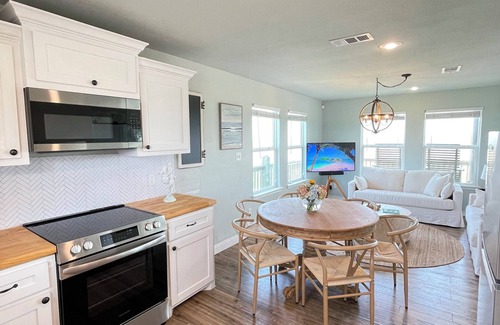 Port Bolivar Casa | Charming 2-bedroom house with WiFi and AC in lovely Bolivar Peninsula
