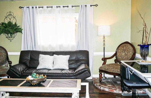 Southeast Carmel Villa | Villa junto al mar, frente a Ocean Ave, Carmel-By-The-Sea
