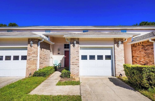 Fort Walton Beach Casa | Charming 2-bedroom townhome with AC and WiFi in wonderful Fort Walton Beach