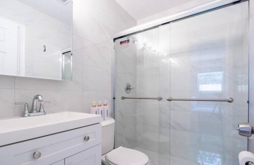 Riverside Park Apartamento | Charming 2 bed 1 bath Gem 10 min to Beach!