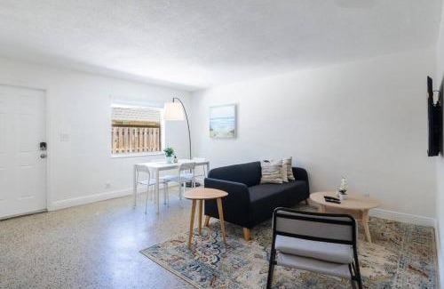 Riverside Park Apartamento | Charming 2 bed 1 bath Gem 10 min to Beach!