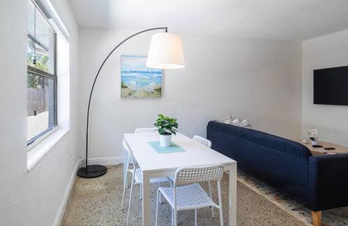 Riverside Park Apartamento | Charming 2 bed 1 bath Gem 10 min to Beach!