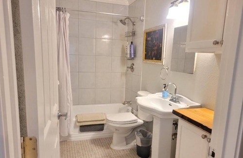 Garden Oaks Casa | Charming 2-bed/2-bath cottage style home in Greater Heights/Oak Forest-Houston