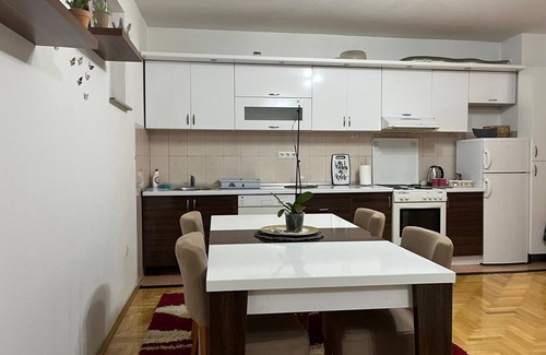 Novi Grad Sarajevo Apartamento | Charming 2-Bed Apartment in Sarajevo